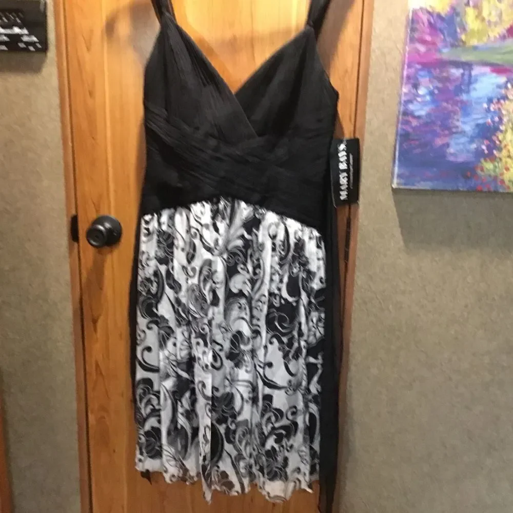 NWT Mary Bays/Victorian Royal Co.  Silk Dress Women’s Size 8. Black and White